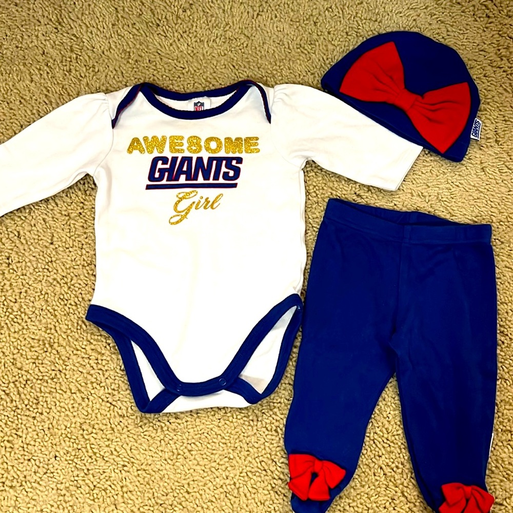 Awesome Giants Girl 0-3 month outfit with hat